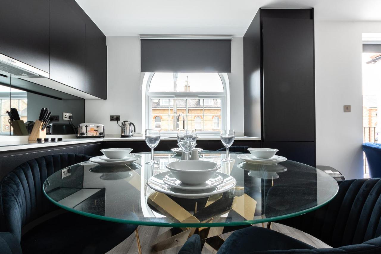 Elegant Apartments In Staines L Free Onsite Parking Staines-upon-Thames Екстериор снимка