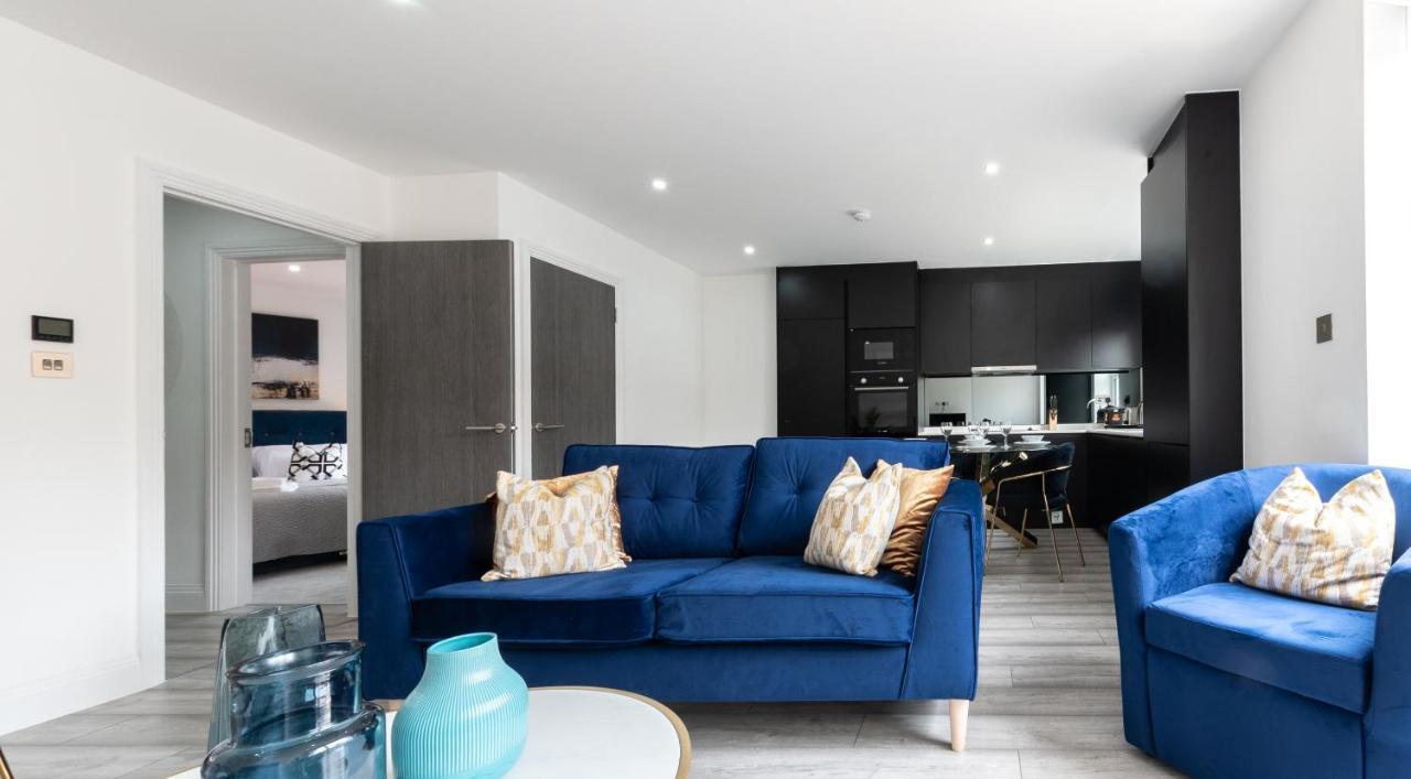 Elegant Apartments In Staines L Free Onsite Parking Staines-upon-Thames Екстериор снимка