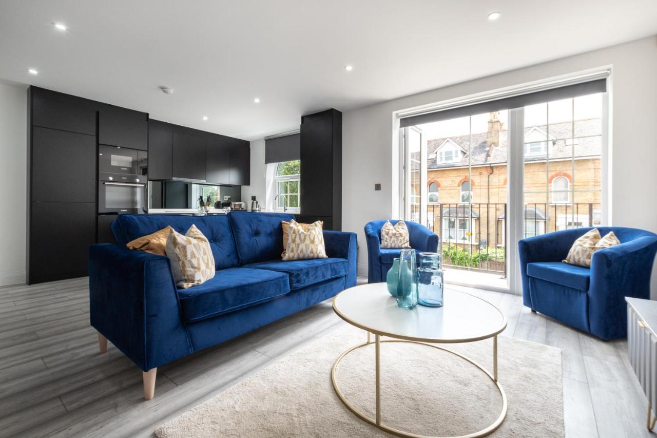 Elegant Apartments In Staines L Free Onsite Parking Staines-upon-Thames Екстериор снимка