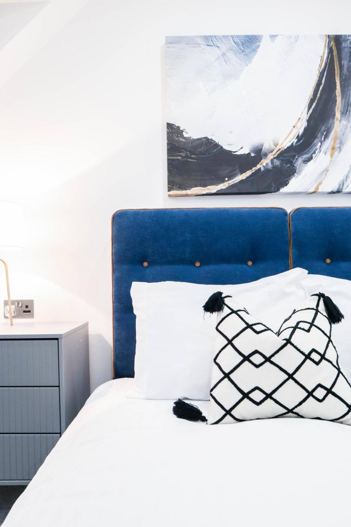 Elegant Apartments In Staines L Free Onsite Parking Staines-upon-Thames Екстериор снимка