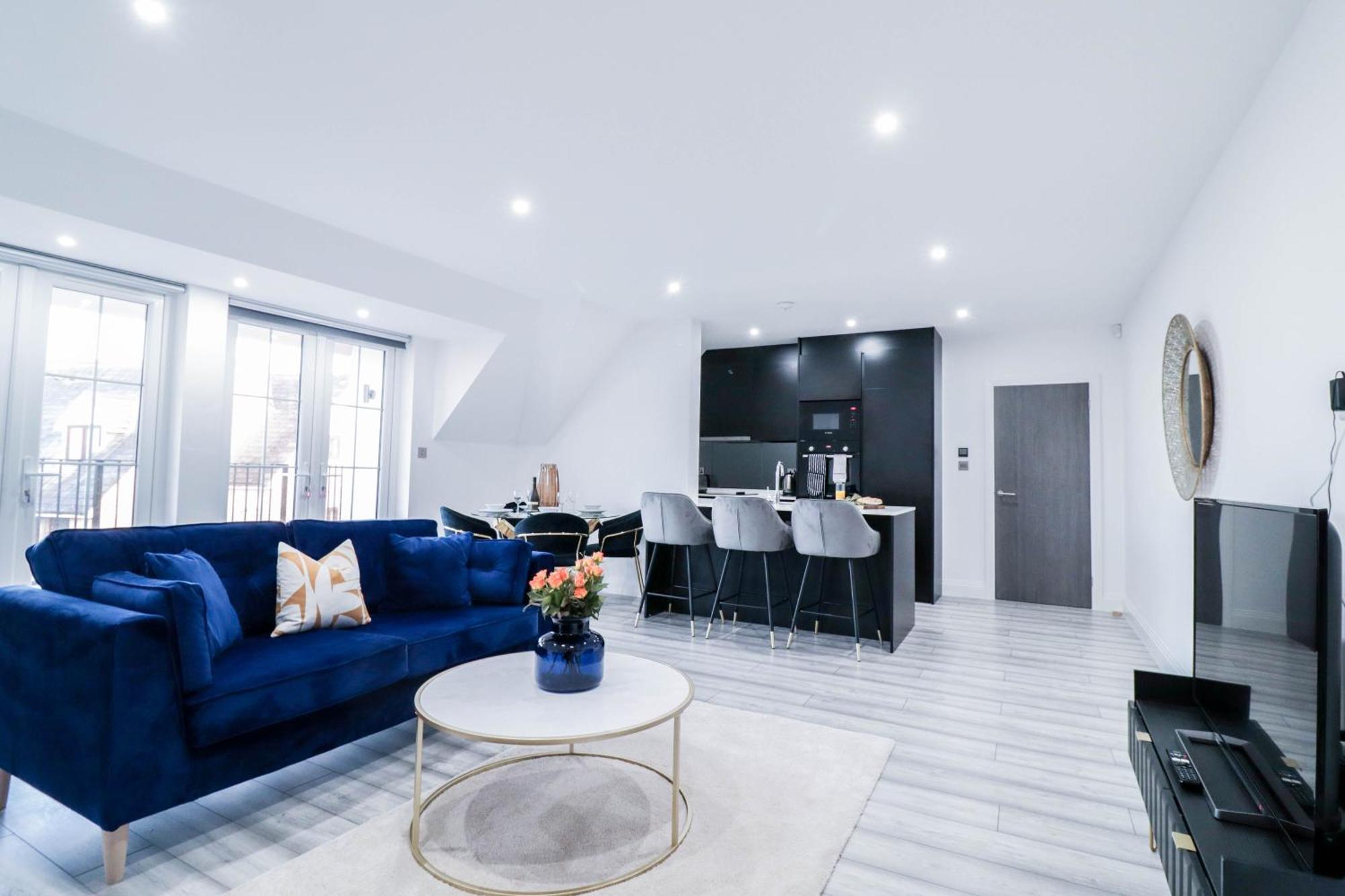 Elegant Apartments In Staines L Free Onsite Parking Staines-upon-Thames Екстериор снимка
