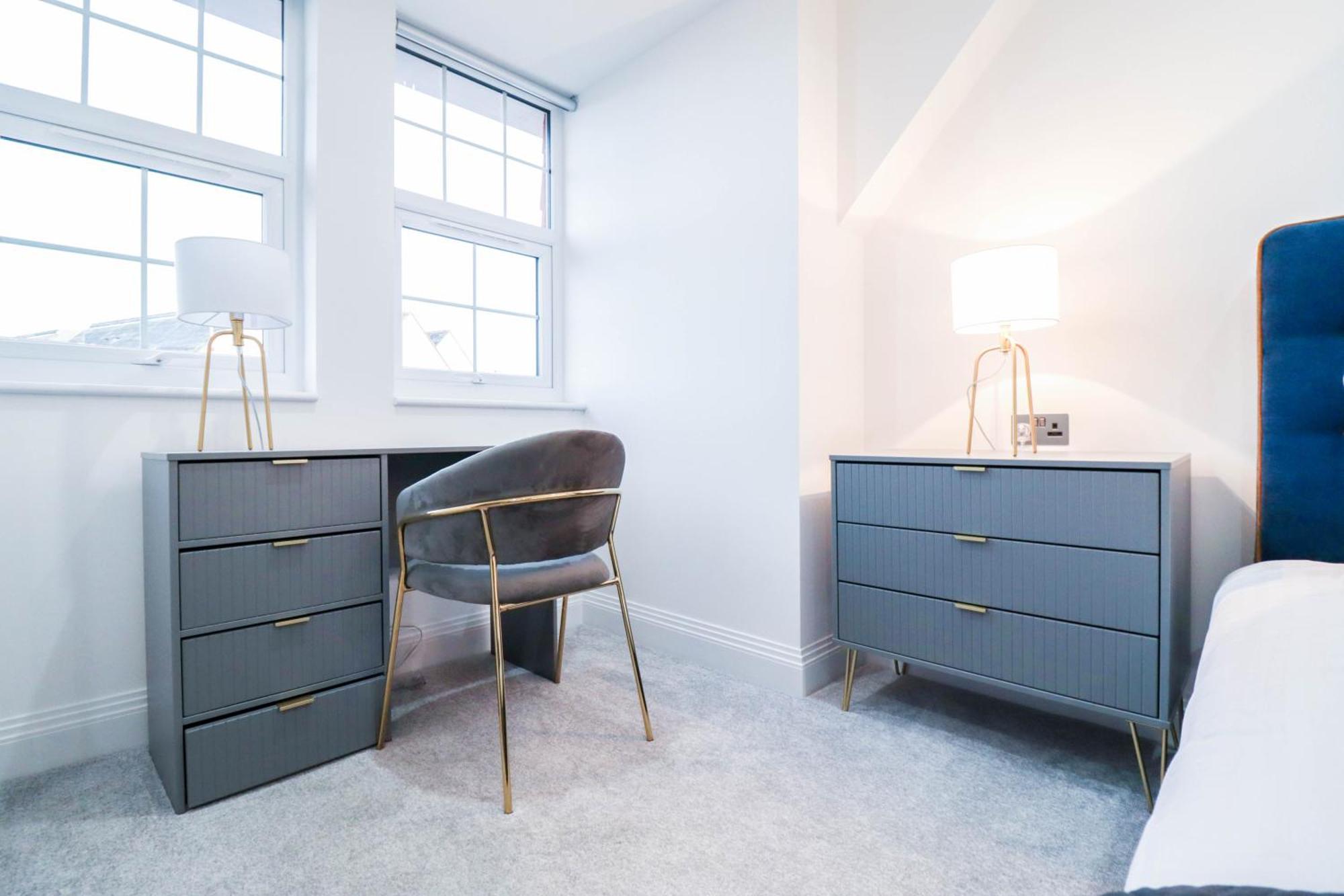 Elegant Apartments In Staines L Free Onsite Parking Staines-upon-Thames Екстериор снимка
